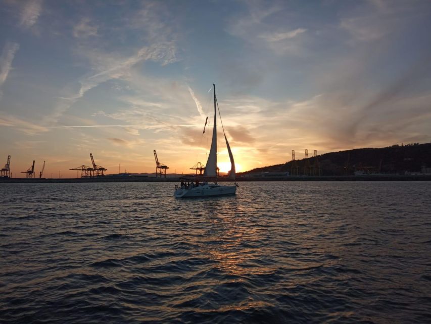 Barcelona: Sunset Live Sax and Sailing Experience with Tapas - Who This Trip Suits Best