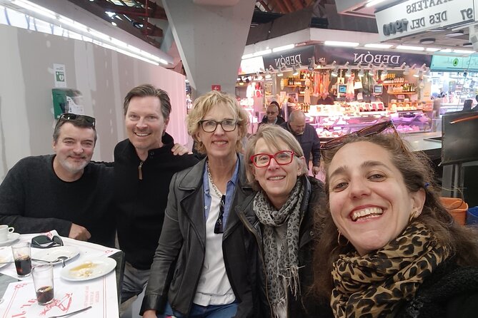 Barcelona tailored tapas & drinks tour with a native guide - How the native-guide format saves you time (and stomach space)