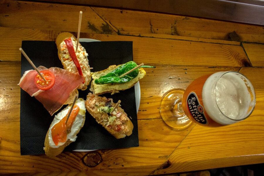 Barcelona Tapas 3-Hour Bike Tour - Barceloneta by bike: the shift from traffic to sea air
