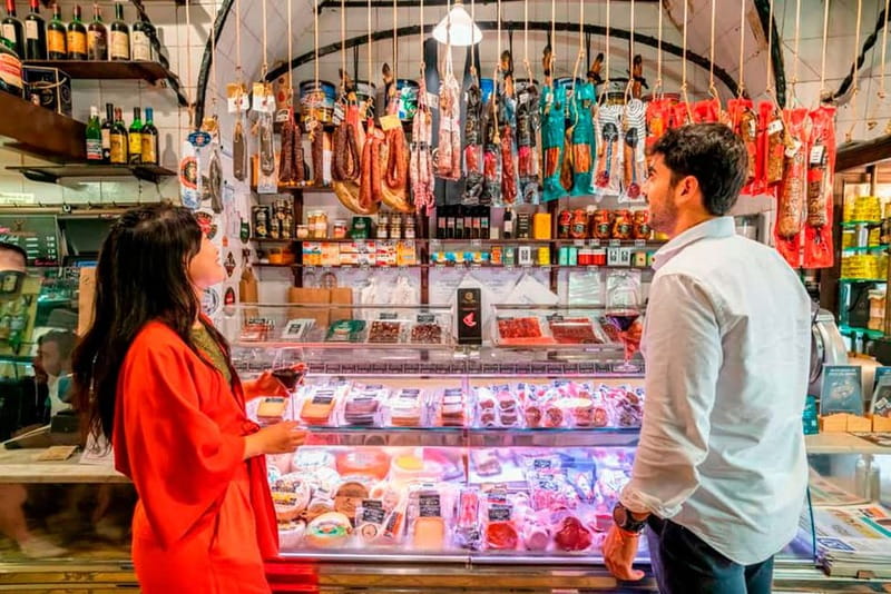 Barcelona: Tapas and Wine with Flamenco Show in the Old Town - El Born and the Gothic Quarter: more than a walk past pretty buildings