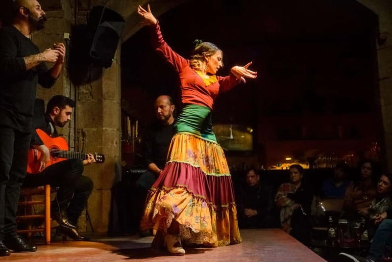 Barcelona: Tapas and Wine with Flamenco Show in the Old Town - The tasting portion: how the two-bar format keeps things fun