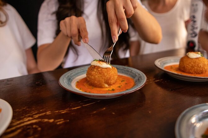Barcelona Tapas Food Tour, Taverns, History & Local Culture - Food and drinks: what you’re likely tasting (and why it’s still worth it)