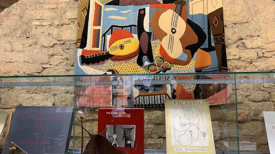 Barcelona: Tapas & Picasso Museum Guided Walking Tour - Walking Old Town with a guide: how the route sets you up