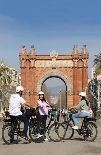 Barcelona: Tapas Tasting Tour by Regular Bike or E-Bike - Eixample by electric bike: GaudĂ sights with real street context