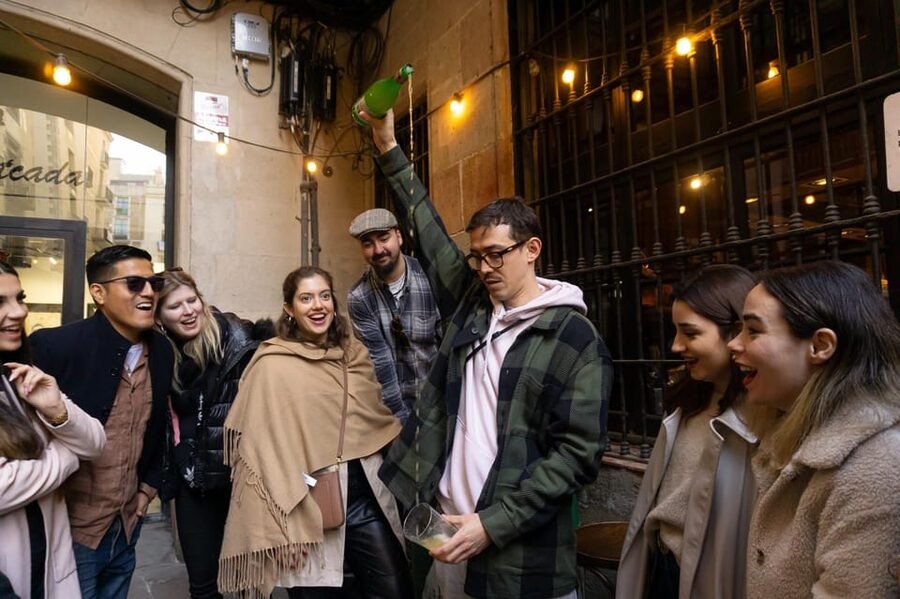 Barcelona: Tapas Tour with Food Tastings and Drinks - Barcelona tapas tour basics: 9 tastings and 4 drinks in 2.5 hours