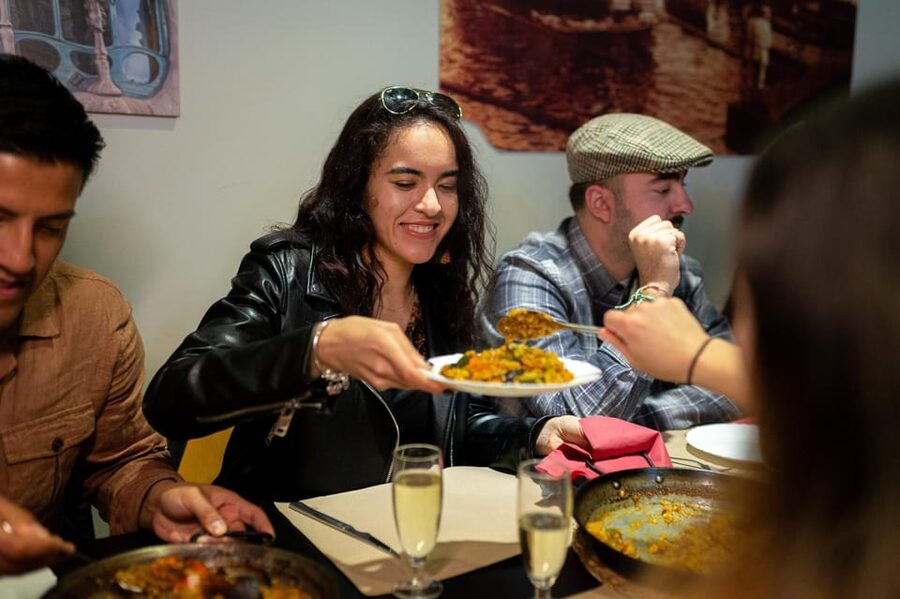 Barcelona: Tapas Tour with Food Tastings and Drinks - Meeting at Correos y Telégrafos: how to start smoothly
