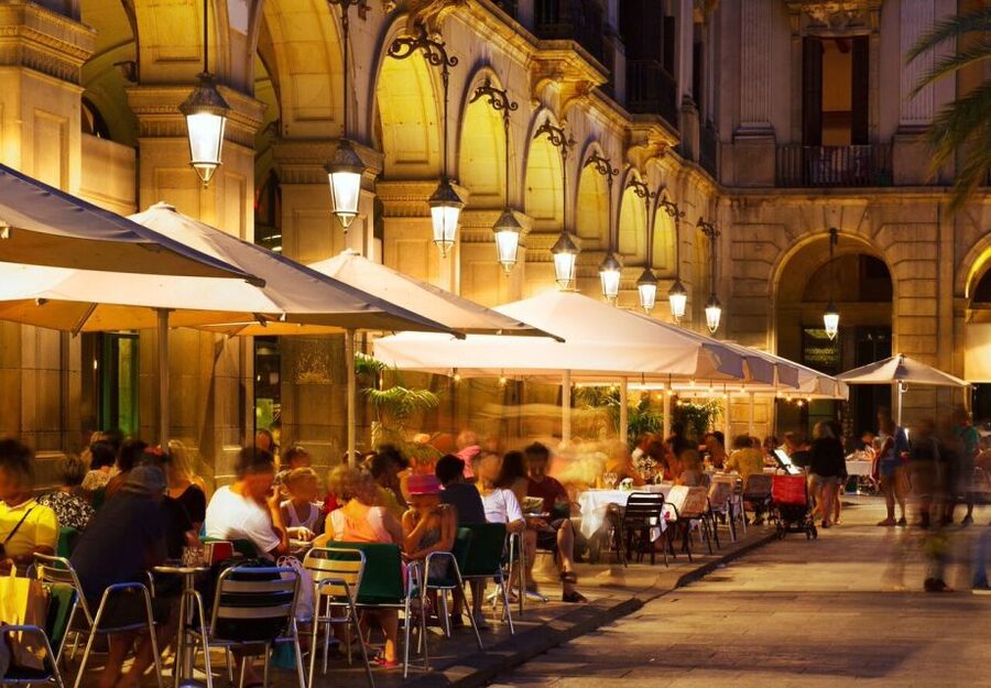 Barcelona: Tapas Walking Tour & Flamenco Show - Meeting Point and Getting Oriented Fast