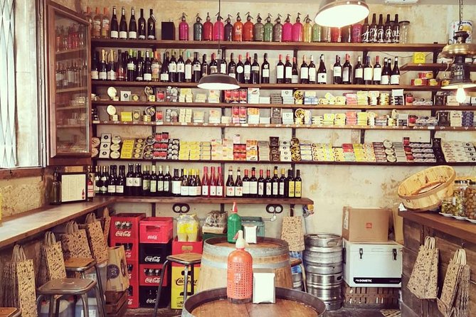 Barcelona Tapas & Wine Experience as a Local at Hidden Wineries - Why this Barcelona tapas-and-wine night starts strong on La Rambla