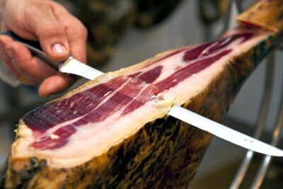 Barcelona Tapas & Wine Experience as a Local at Hidden Wineries - The walking route: Gothic Quarter to El Born, then down to the sea