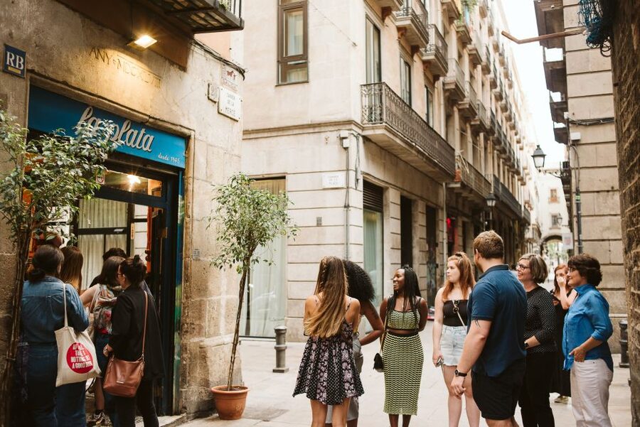Barcelona: Tapas, Wine & History Tour of the Old Town - La Plata and the four-dish menu that’s lasted almost 80 years