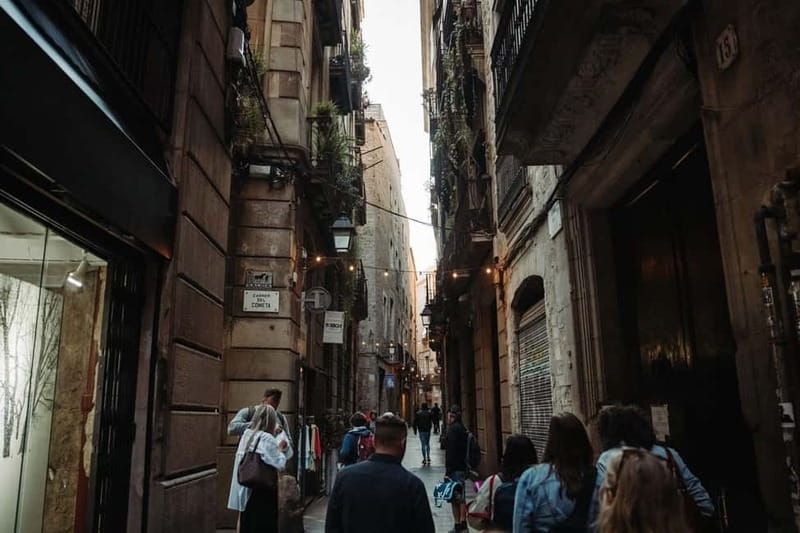 Barcelona: Tapas & Wine Tour in Born & Gothic Quarter - Born and the Gothic Quarter Tapas Route: Why This Area Works