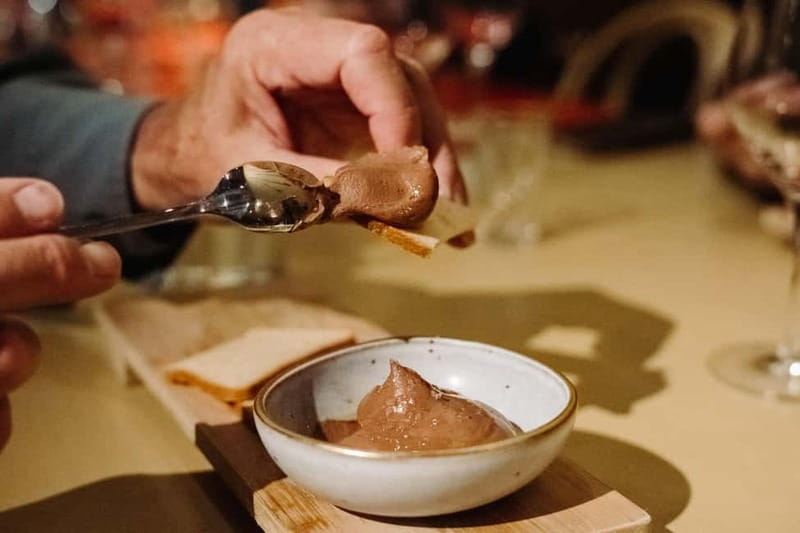 Barcelona: Tapas & Wine Tour in Born & Gothic Quarter - Stop 2: El Born’s 15-Minute Guided Setup