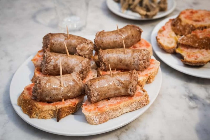 Barcelona: The Ultimate Local Tapas & Drinks Food Tour - Gothic Quarter sightseeing that actually connects to what you eat