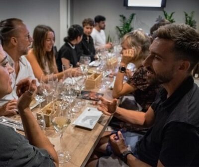 Barcelona: Wine Tasting and Tapas 5-Course Pairing Dinner - Meeting at Vivinos Wine Bar and Starting With an Aperitif