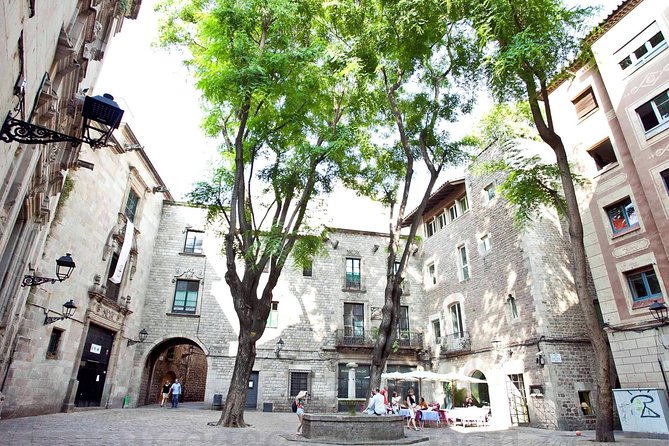 Boqueria & St Caterina Markets with Food & Tapas Small Group Tour - Small-group pacing: why max 12 makes a difference