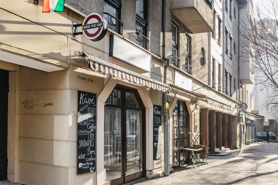 Budapest: Hungarian Wine Tasting with 7 Wines and Tapas - How to get the most from a 2-hour tasting (without turning it into a race)