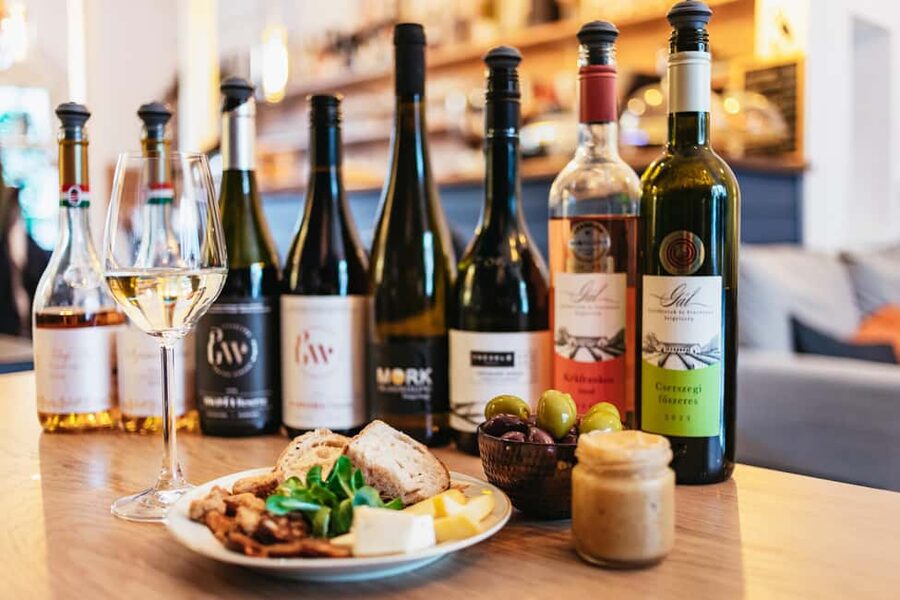Budapest: Hungarian Wine Tasting with 7 Wines and Tapas - Price and value: why $62 can actually make sense