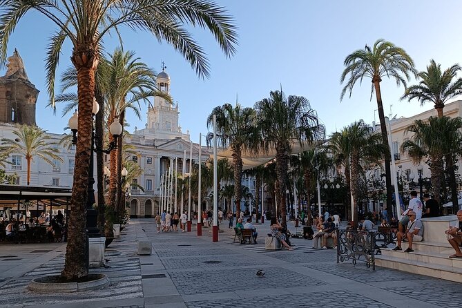 Cadiz Food Tour: Tapas, Drinks and Delights with a Local - Teatro Romano de Cádiz: Roman Remains Before Your First Bite
