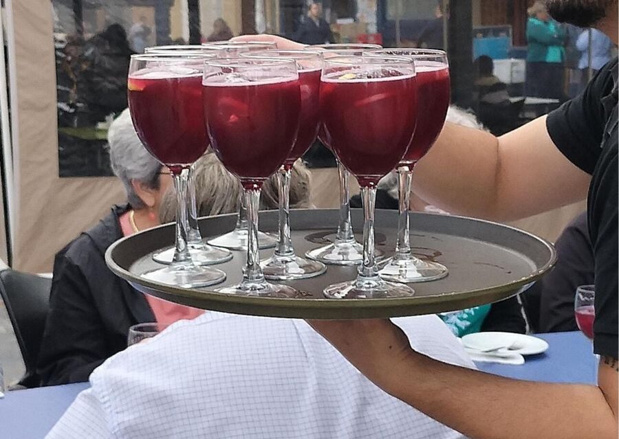 Cartagena: Guided Walking Tour with Tapas and Drinks - Your walking route: landmark stops between guided history