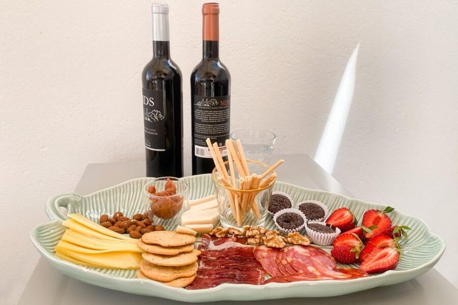 Carvoeiro/Portimão/Alvor: Wine Tour w/ Tasting, Tapas, Music - The Table Experience: Four Wines, Four Tapas, and Live Portuguese Music