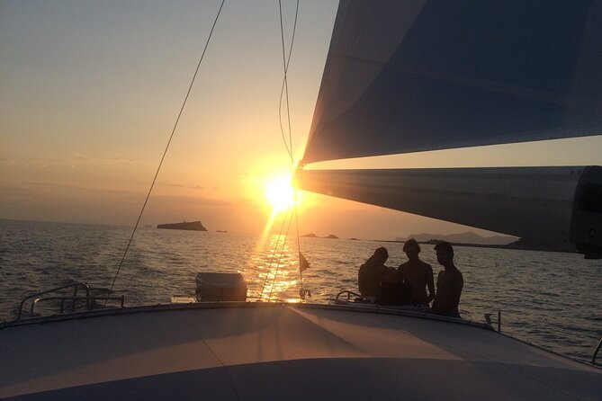 Catamaran sailing at sunset with tapas Palma de Mallorca - The return sail: Cathedral light and Port views after the meal