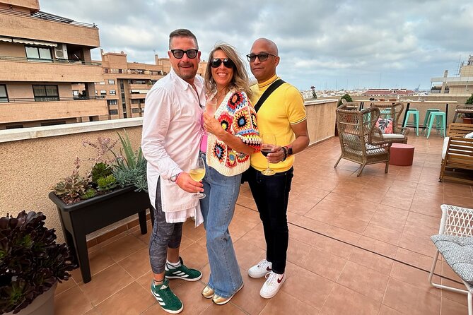 City of Arts & Sciences Tour with Rooftop Tapas & Wine - Turia Gardens pause: a break from futuristic lines