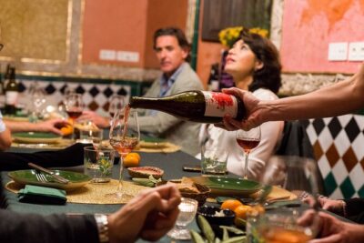 Cordoba Frescas Wine Tasting and Tapas - Jugo Vinos Vivos: the shop setting and how to make the most of it
