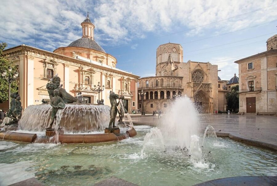 Discover & Taste Valencia on a Bike Tour (tapas + bike) - Your 3-hour route: old streets first, then modern architecture