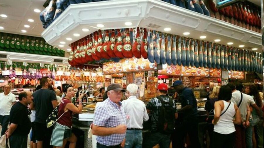 Discover the best "Wines and Tapas in Madrid". - Plaza Mayor, Mercado San Miguel, La Puerta Cerrada, and La Cava Baja