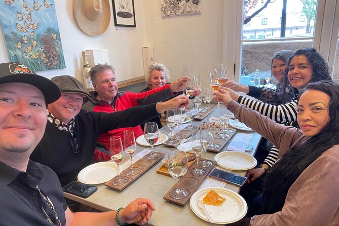 Downtown Santa Fe Walking Wine, History, & Tapas Tour - Walking Downtown Santa Fe: Why the Pace Works