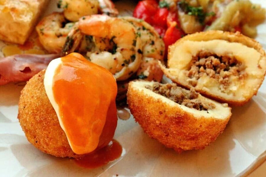 Eat Like a Local: Hidden Gràcia Catalan Tapas Tour Barcelona - Vermuteria Puigmartí for vermut: the pre-lunch ritual that locals actually keep