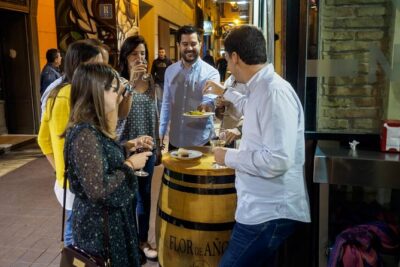 Evening traditional tapas walking tour in old Zaragoza center - The market stop that turns tapas into real ingredients