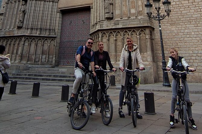 Familly friendly traditions & food tour: tailored tapas & games! - La Casa dels Entremesos: giants, medieval traditions, and kids who actually listen