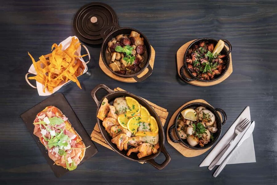 Faro City Portuguese Wine Tasting and Tapas Guided Tour - A Faro food crawl that starts at the municipal market