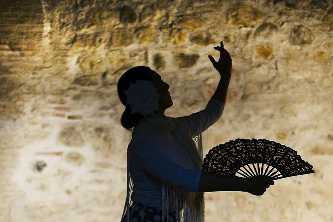 Flamenco, Tapas and Wine Tour: Best of Málaga in one Evening - Stop 1: Antigua Casa de Guardia and the 175-year-old wine-bar tradition