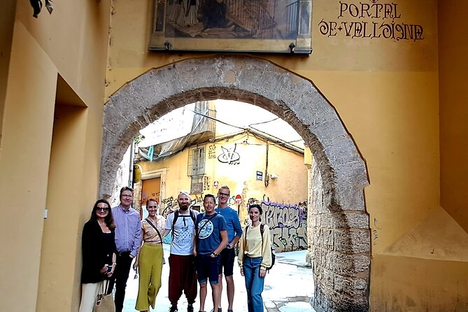 Genuine Valencian tapas tour with a pinch of History - Placa del Ajuntament: a town hall square with a story