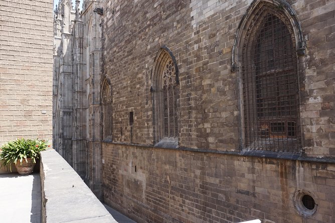 Gothic Quarter Insights & Tapas Experience - Plàça Sant Felip Neri: a tiny square with guild-history clues