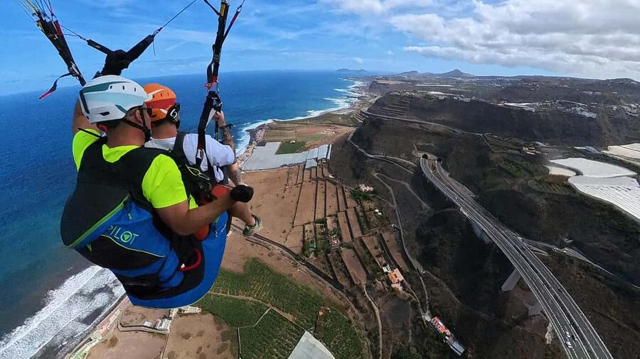 Gran Canaria: Paragliding Flight with Tapas & Pickup - Should You Book This Falcon Wings Flight With Tapas and Pickup?