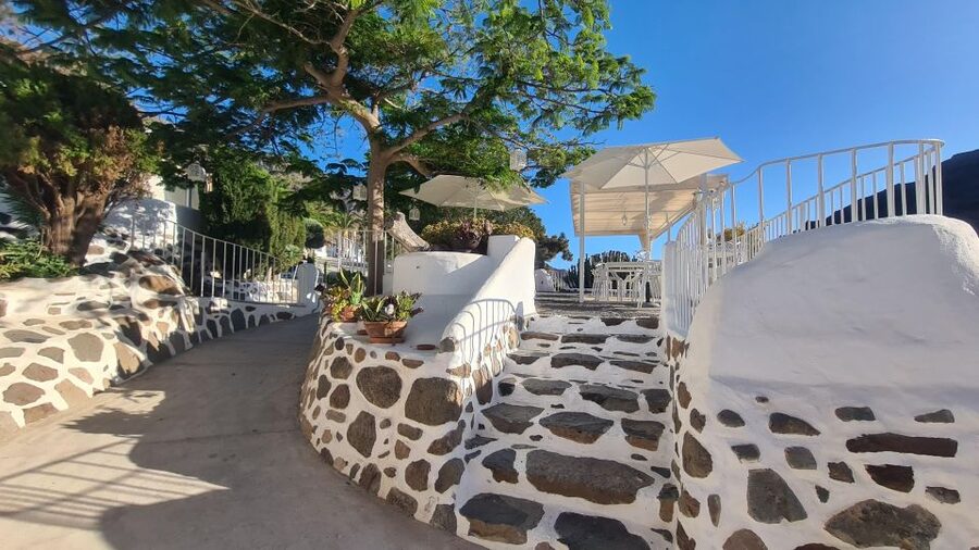 Gran Canaria: Spanish Tapas and Wine Tasting Tour in Mogan - The tapas side: locally sourced bites with an actual point of view