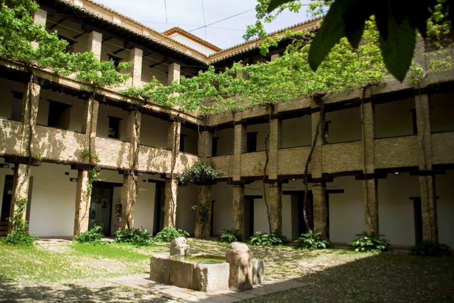 Granada Albaicín: 2.5-Hour Tapas & Drinks Walking Tour - Key things to know before you go