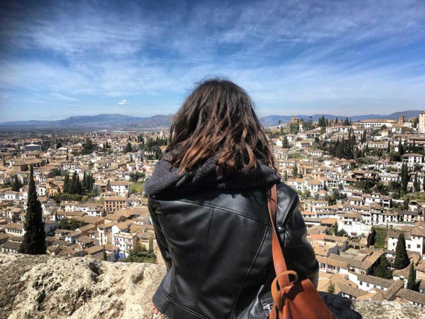 Granada Albaicín: 2.5-Hour Tapas & Drinks Walking Tour - From Marquis Hotels Issabel’s to the first bite: start smart