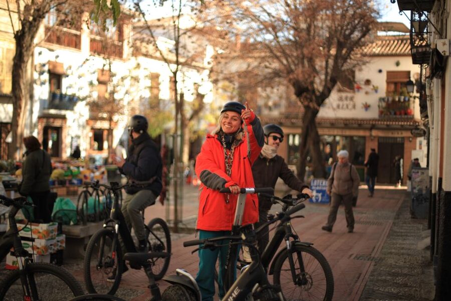 Granada: Highlights & Viewpoints eBike Tour with Tapas Break - Key things I’d circle before you go