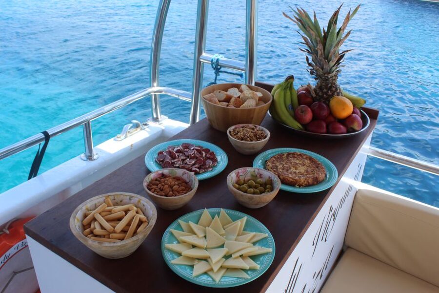 Ibiza: Scenic Cruise with Tapas and Drinks - Meeting point, timing, and how to plan your day