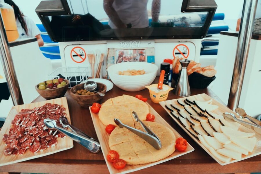 Ibiza: Scenic Sunset Cruise with Tapas and Drinks - Where you meet the boat in Sant Antonio (and how to spot it)