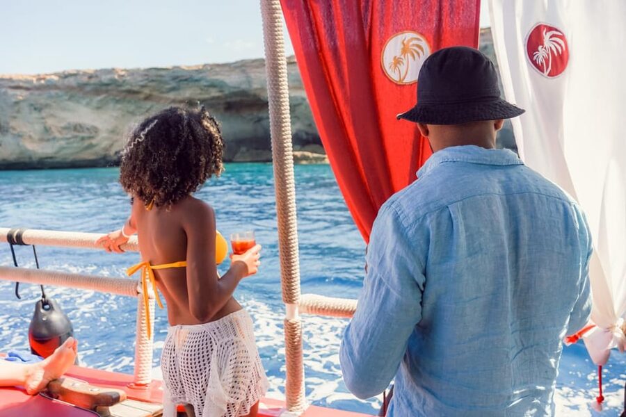 Ibiza: Secret Coves Guided Boat Tour with Open Bar and Tapas - Cala Gracioneta to Cala Bassa: How the Coves Differ