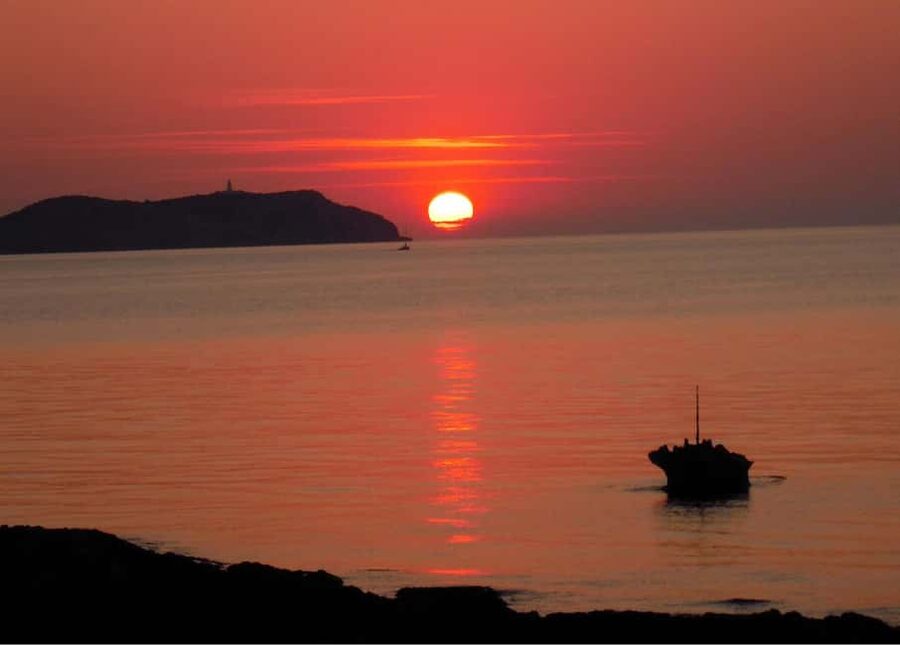 Ibiza: Sunset Private Sailboat with Tapas & Premim Open Bar - A restored 1930s sailboat makes the sunset feel different