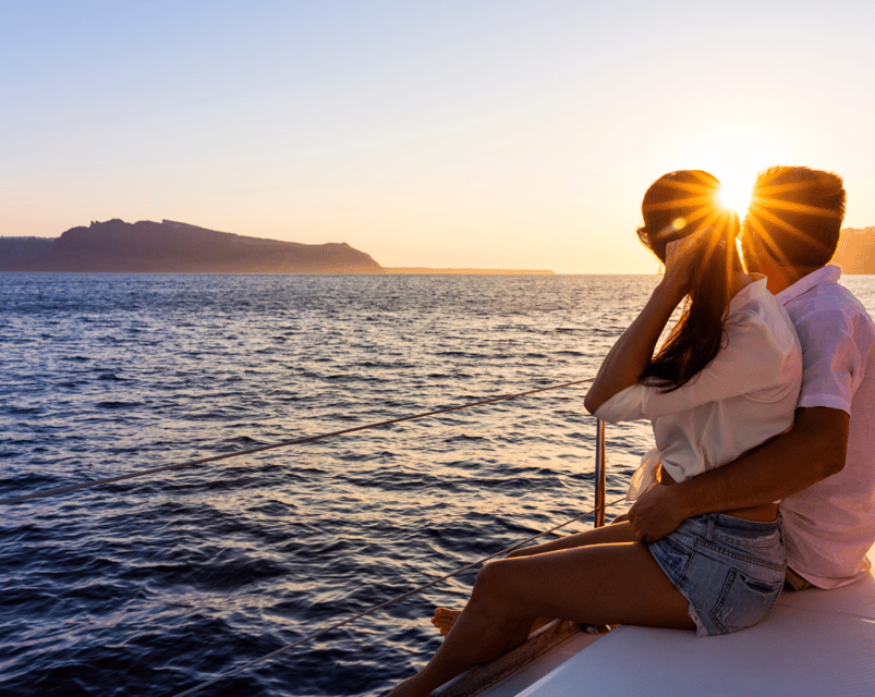 Ibiza: Sunset Private Sailboat with Tapas & Premim Open Bar - Drinks and tapas: premium open bar without the chaos