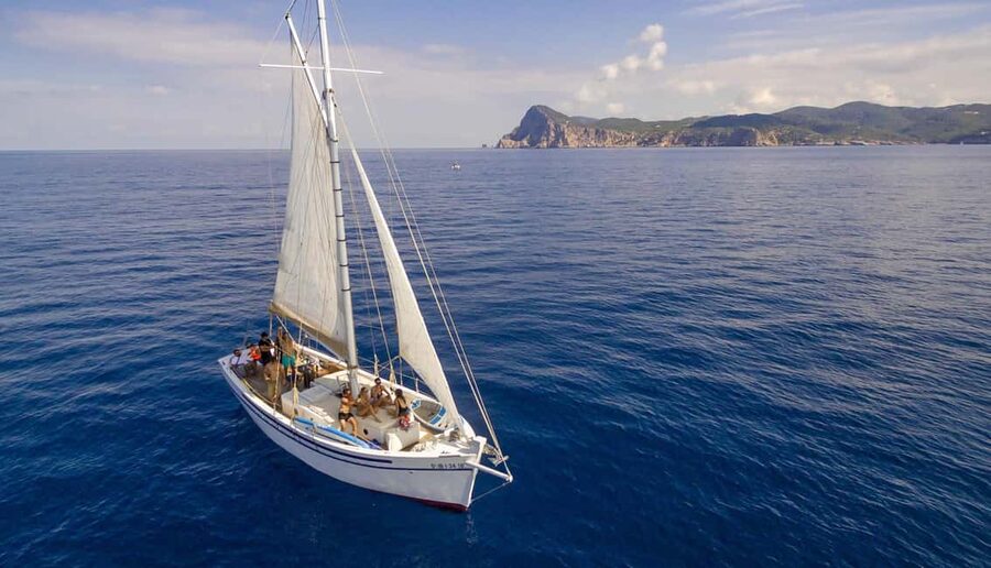 Ibiza: Sunset Private Sailboat with Tapas & Premim Open Bar - The 3-hour plan: Port de Sant Antoni to two coves, then Café del Mar