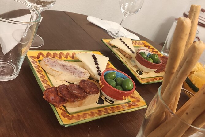 Indulge in Cordoba: Local Wines & Tapas Tasting - Who should book this tasting (and who might skip it)
