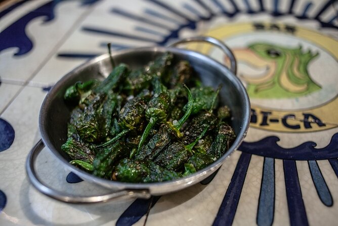 La Barceloneta Tapas & Wine & Drinks Tour in Barcelona - Stop 2 at Bar Bitacora: vermouth and the classics